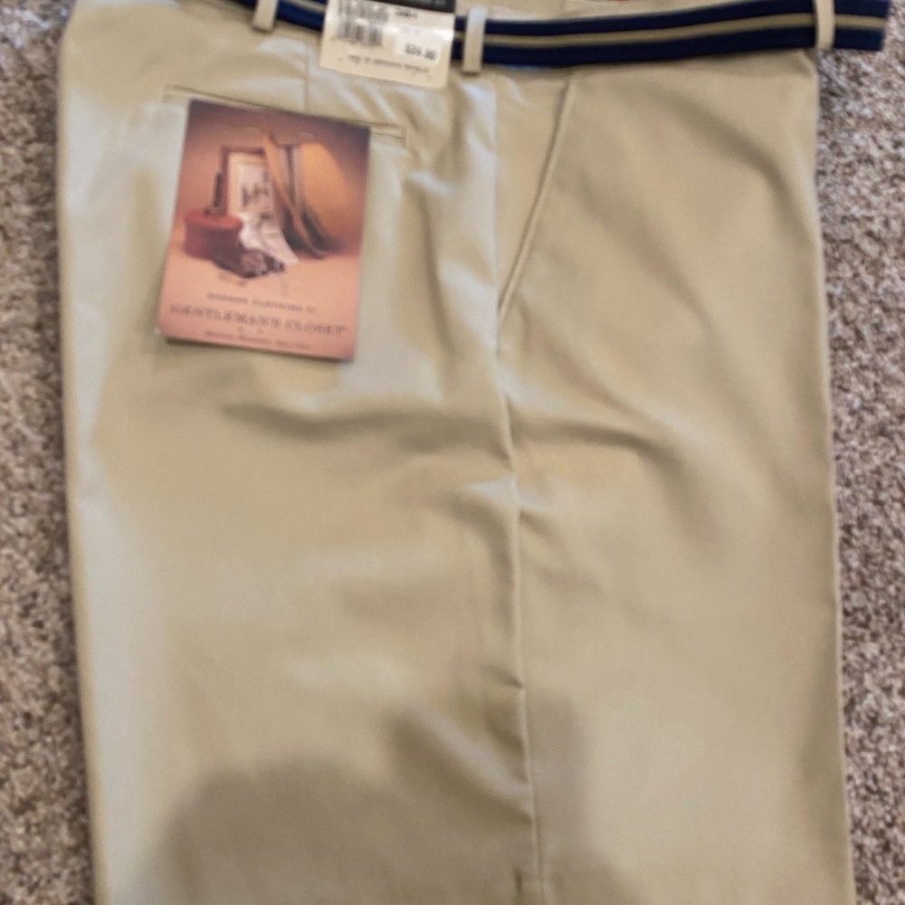 Haggar Men's Flat Front Shorts - Khaki Size 38 Gentleman’s Closet Pockets Belt